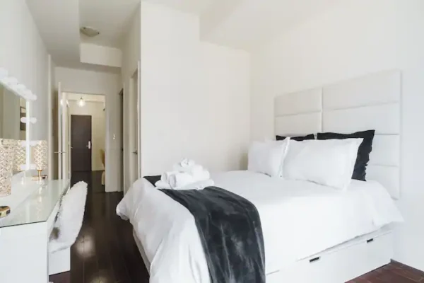 Condo Apartment Toronto - Image 6